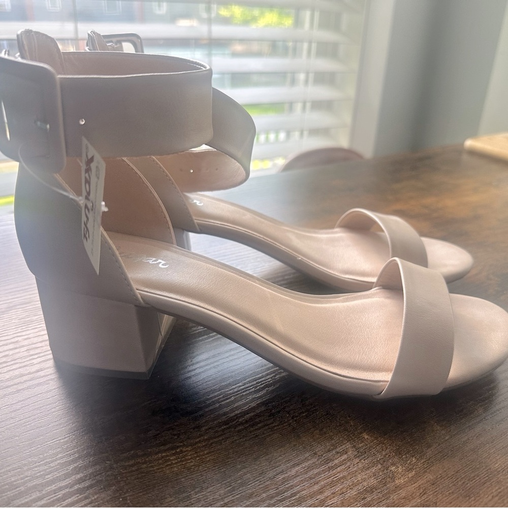 NWT Sugar nude sandals